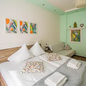 ruterra-apartment-cimburkova.praguehotelsweb.com/